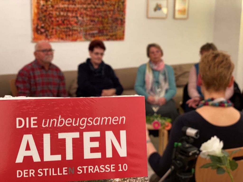 Die "unbeugsamen Alten" zu gast bei der Lesung, Foto: Paula Panke