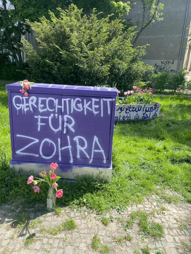 besprühter Stromkasten Vorderseite